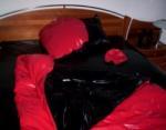 Bild zum Artikel: Latex Kissenbezug 80x80 Schwarz/ Rot