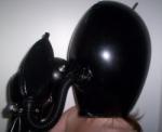 Bild zum Artikel: Latex Maske Blow Up